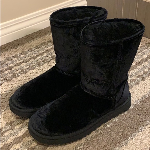 UGG | Shoes | New Ugg Black Classic 
